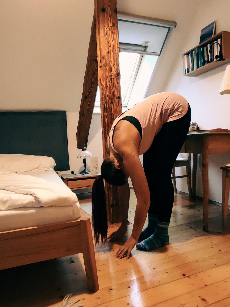 6 einfache Yogaübungen für jeden Tag: Vorbeuge - Yogablog - eviyoga - St. Johann im Pongau
