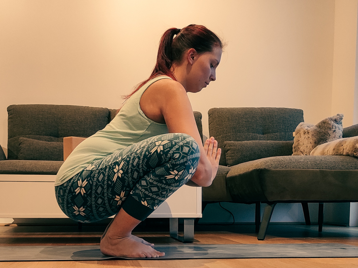 5 Yin Yoga Übungen zur Entspannung: Hocke - Yogablog - eviyoga - St. Johann im Pongau